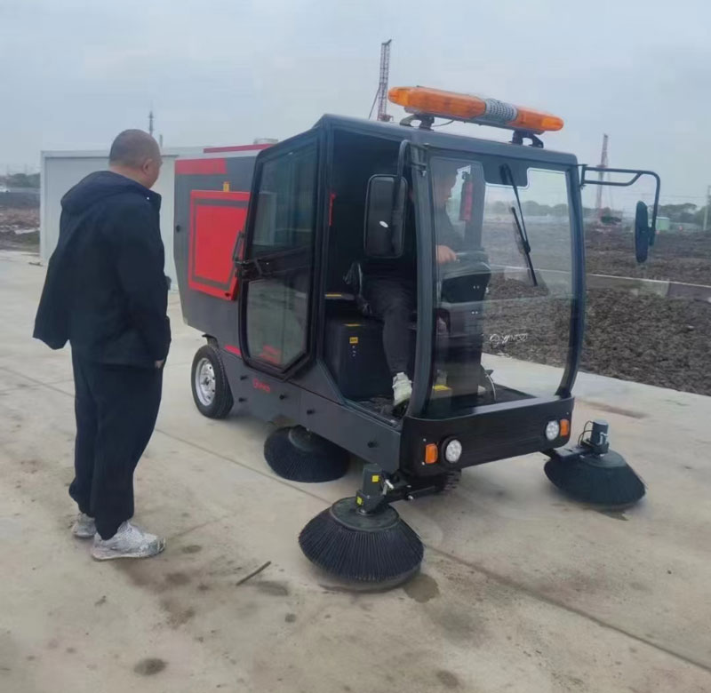 車間清潔掃地車的工作效率怎么樣？能續(xù)航多久?
