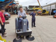 安徽某鋼廠咨詢小型電動掃地機 安徽某鋼廠咨詢小型電動掃地機